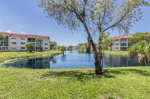 2831 E Sunrise Lakes Dr #105, Sunrise, FL 33322