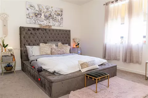 Bedroom - 10599 W 33rd Ct, Hialeah, FL 33018 photo 2 of 4