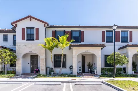 10599 W 33rd Ct, Hialeah, FL 33018