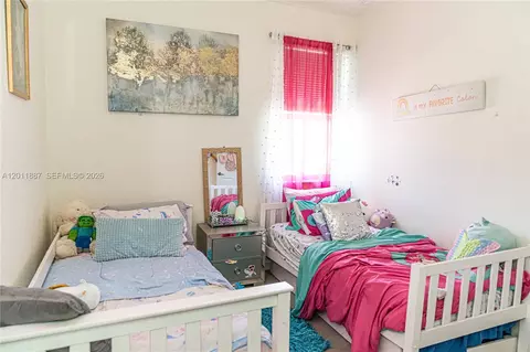 Bedroom - 10599 W 33rd Ct, Hialeah, FL 33018 photo 3 of 4