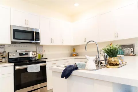 Kitchen - 10599 W 33rd Ct, Hialeah, FL 33018 photo 2 of 4