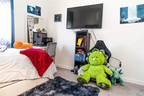 Bedroom - 10599 W 33rd Ct, Hialeah, FL 33018 photo 4 of 4