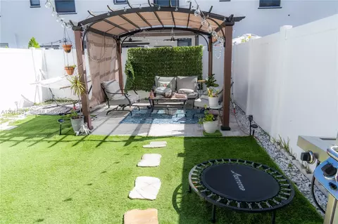 Exterior - 10599 W 33rd Ct, Hialeah, FL 33018 photo 3 of 7