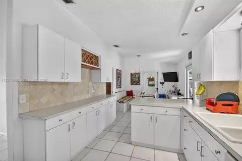 Kitchen - 3575 Marlow Ave, Boynton Beach, FL 33436 photo 4 of 6