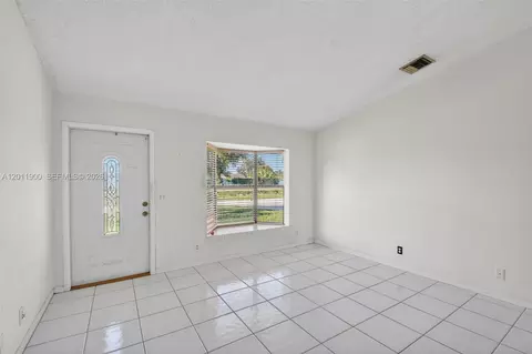 Living - 3575 Marlow Ave, Boynton Beach, FL 33436 photo 2 of 4