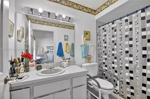 Bath - 3575 Marlow Ave, Boynton Beach, FL 33436 photo 1 of 4