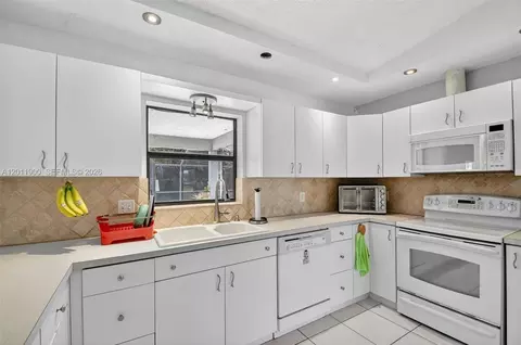Kitchen - 3575 Marlow Ave, Boynton Beach, FL 33436 photo 6 of 6