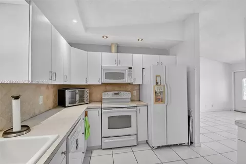 Kitchen - 3575 Marlow Ave, Boynton Beach, FL 33436 photo 5 of 6