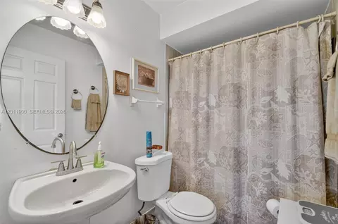 Bath - 3575 Marlow Ave, Boynton Beach, FL 33436 photo 3 of 4