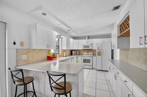 Kitchen - 3575 Marlow Ave, Boynton Beach, FL 33436 photo 2 of 6
