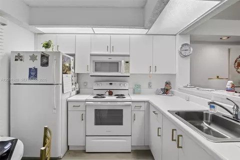 800 SW 137th Ave #411G, Pembroke Pines, FL 33027