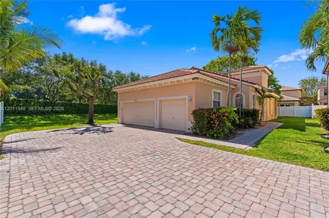3788 NE 11th St, Homestead, FL 33033