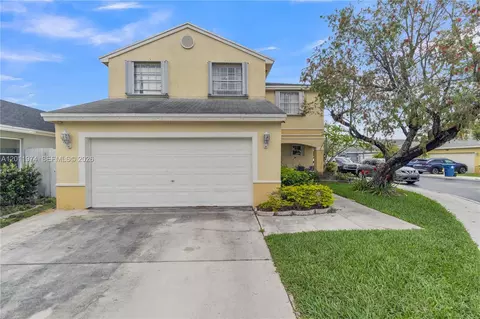375 W Riverbend Dr, Sunrise, FL 33326