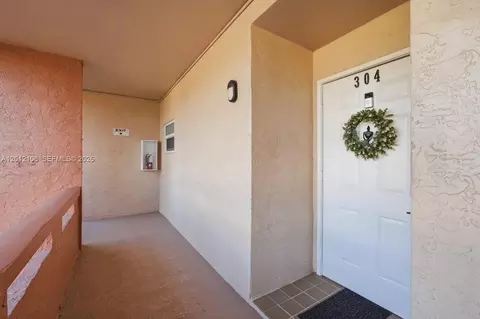 8826 W Mcnab Rd #304, Tamarac, FL 33321