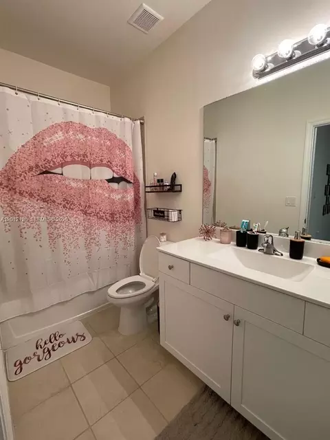 Bath - Undisclosed, Hialeah, FL 33018 photo 3 of 3