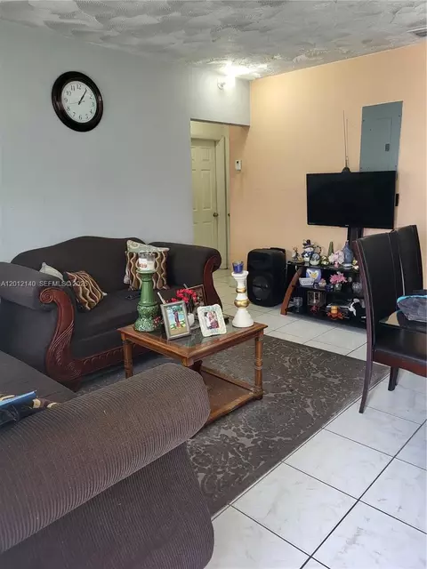 1886 NW 51st St, Miami, FL 33142
