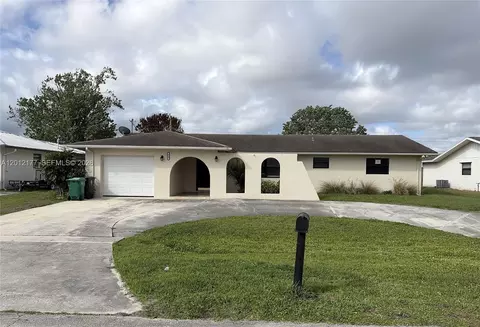 440 SE Skipper Ln, Port Saint Lucie, FL 34983