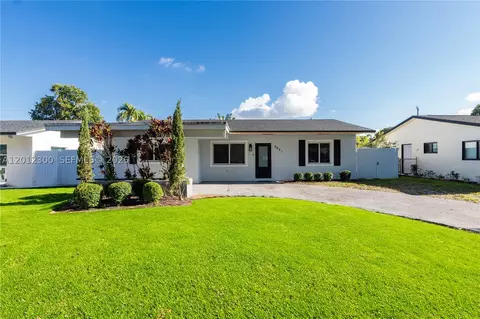 6451 Pershing St, Hollywood, FL 33024