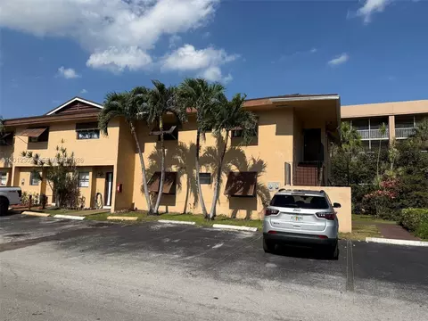 6850 NW 173rd Dr #109, Hialeah, FL 33015
