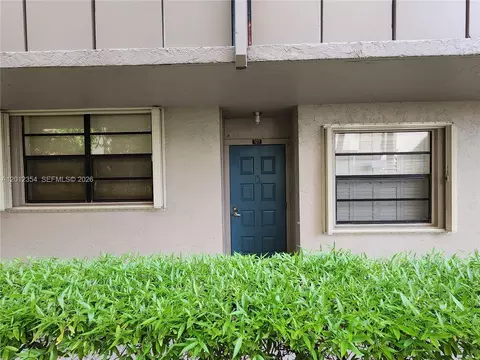 900 Colony Point Cir #107, Pembroke Pines, FL 33026