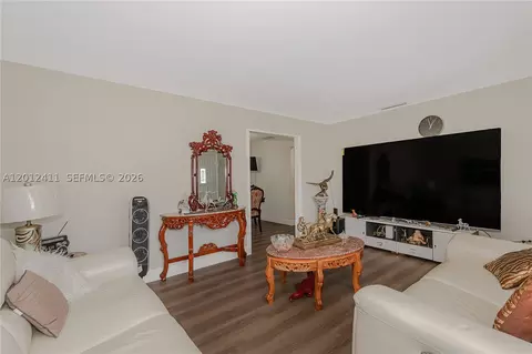 395 W 39th Pl, Hialeah, FL 33012 photo 7