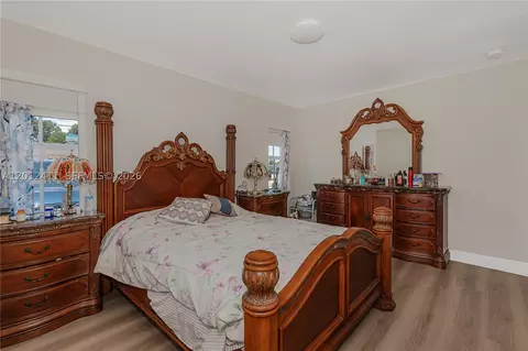 395 W 39th Pl, Hialeah, FL 33012 photo 22