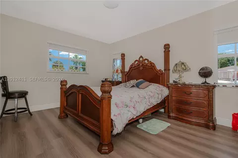 395 W 39th Pl, Hialeah, FL 33012 photo 21