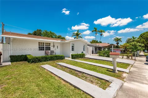 395 W 39th Pl, Hialeah, FL 33012 photo 3