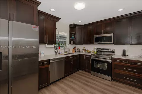 395 W 39th Pl, Hialeah, FL 33012 photo 14