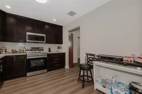 395 W 39th Pl, Hialeah, FL 33012 photo 15