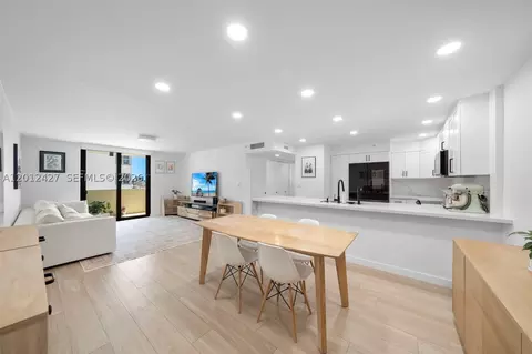 1621 Collins Ave #PH1002, Miami Beach, FL 33139