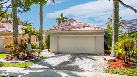 4421 Dogwood Cir, Weston, FL 33331