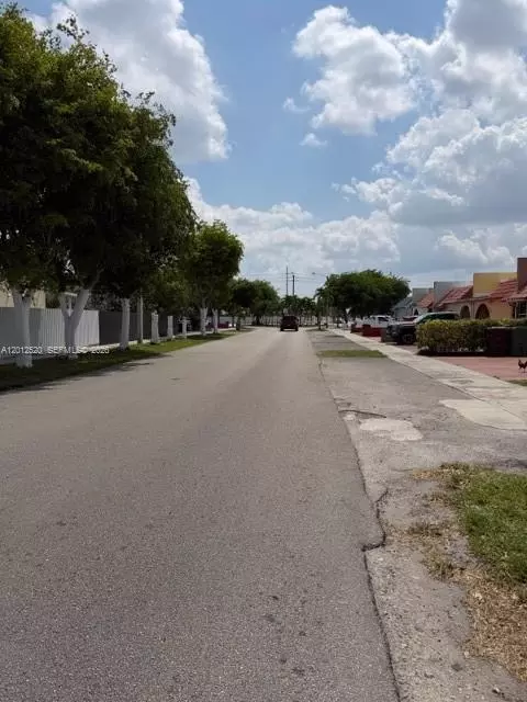 1656 W 57th Ter, Hialeah, FL 33012