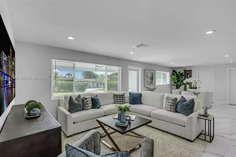 465 NW 11th St, Boca Raton, FL 33432