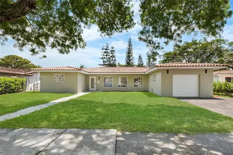 6750 White Oak Dr, Miami Lakes, FL 33014
