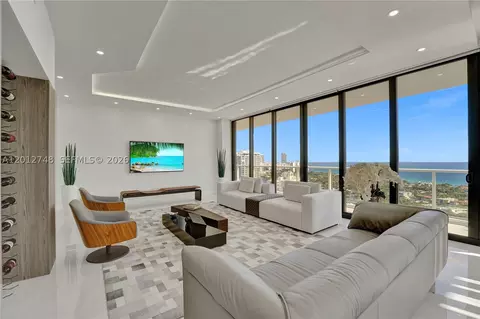 20281 E Country Club Dr #PH14, Aventura, FL 33180