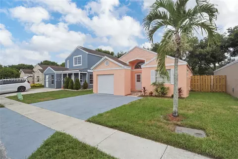 9992 Periwinkle St, Miramar, FL 33025