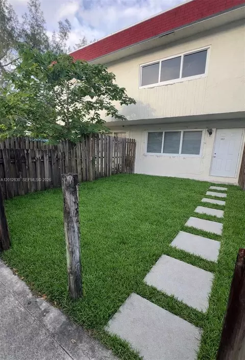 1560 NE 151st St #102, Miami, FL 33162