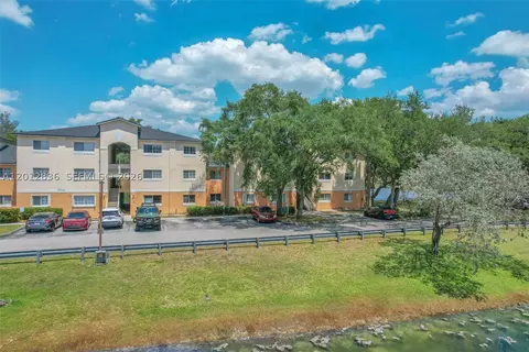 3690 N 56th Ave #903, Hollywood, FL 33021