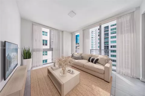 227 NE 2nd St #1909, Miami, FL 33132