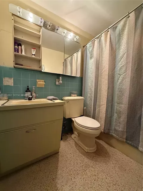 Bath - 399 W 12th St, Hialeah, FL 33010 photo 2 of 4
