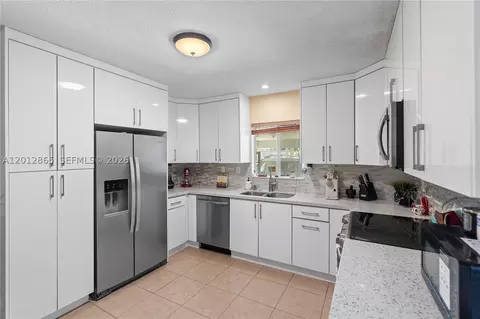 5300 NW 30th Pl, Miami, FL 33142