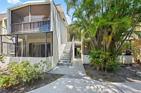 7829 Miller Dr #B205, Miami, FL 33155