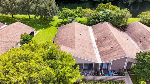 570 Woodgate Cir #A, Sunrise, FL 33326