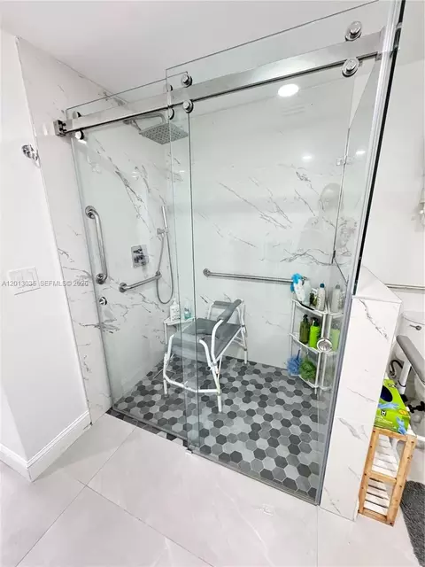 Bath - 7140 W 15th Ct, Hialeah, FL 33014 photo 1 of 2