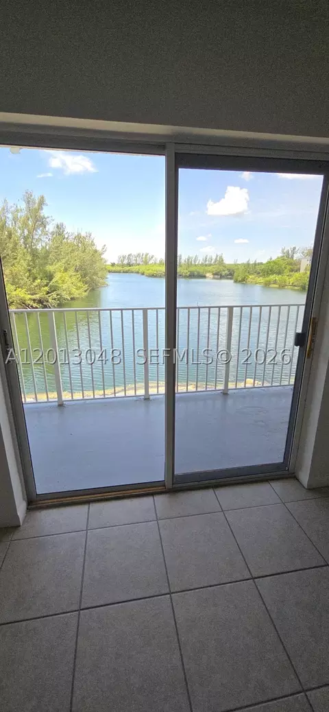 8240 SW 210th St #214, Cutler Bay, FL 33189