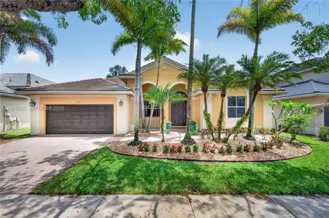 1306 Crossbill Ct, Weston, FL 33327