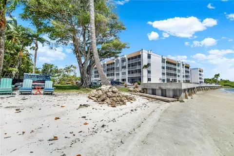 1516 S Lakeside Dr #105, Lake Worth, FL 33460