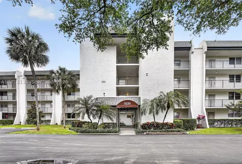 9330 Lagoon Pl #307, Davie, FL 33324