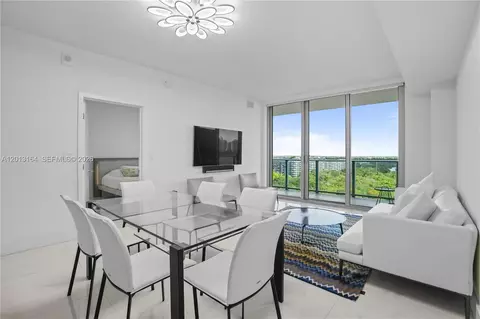 16385 Biscayne Blvd #1402, North Miami Beach, FL 33160
